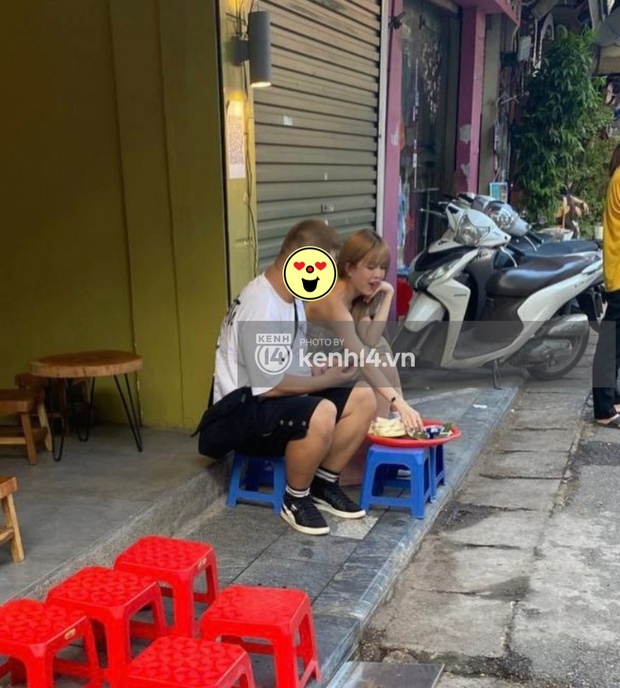 Team qua đường soi cận sắc vóc Thiều Bảo Trâm ra phố tại Hà Nội, người đi cùng hoá ra từng có liên quan đến Sơn Tùng? - Ảnh 2. Team qua đường soi cận sắc vóc Thiều Bảo Trâm ra phố tại Hà Nội, người đi cùng hoá ra từng có liên quan đến Sơn Tùng? - Ảnh 2.