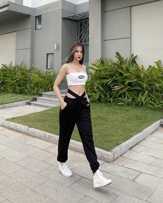 Hậu lùm xùm hôn nhân, Diệp Lâm Anh bên các con cưng cuối tuần, thần thái và vóc dáng mẹ bỉm gây chú ý! - Ảnh 5. Hậu lùm xùm hôn nhân, Diệp Lâm Anh bên các con cưng cuối tuần, thần thái và vóc dáng mẹ bỉm gây chú ý! - Ảnh 5.