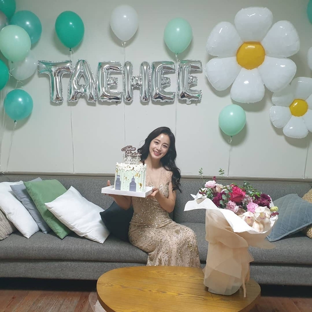 Kim Tae Hee phủi bụi MXH sau 7 tháng bằng loạt ảnh đẹp như nữ thần, Bi Rain liền có ngay động thái rớt liêm sỉ - Ảnh 6.