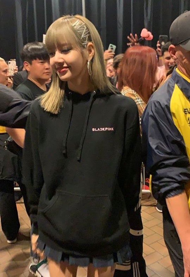 Visual Lisa (BLACKPINK) ngoài đời thế nào mà được tôn là búp bê sống? Nhìn ảnh cam thường bóc trần nhan sắc và body là đủ hiểu - Ảnh 17. Visual Lisa (BLACKPINK) ngoài đời thế nào mà được tôn là búp bê sống? Nhìn ảnh cam thường bóc trần nhan sắc và body là đủ hiểu - Ảnh 17.