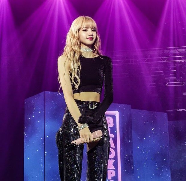 Visual Lisa (BLACKPINK) ngoài đời thế nào mà được tôn là búp bê sống? Nhìn ảnh cam thường bóc trần nhan sắc và body là đủ hiểu - Ảnh 5. Visual Lisa (BLACKPINK) ngoài đời thế nào mà được tôn là búp bê sống? Nhìn ảnh cam thường bóc trần nhan sắc và body là đủ hiểu - Ảnh 5.