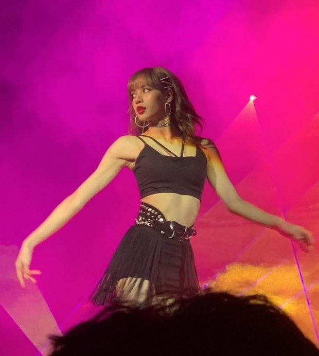 Visual Lisa (BLACKPINK) ngoài đời thế nào mà được tôn là búp bê sống? Nhìn ảnh cam thường bóc trần nhan sắc và body là đủ hiểu - Ảnh 10. Visual Lisa (BLACKPINK) ngoài đời thế nào mà được tôn là búp bê sống? Nhìn ảnh cam thường bóc trần nhan sắc và body là đủ hiểu - Ảnh 10.