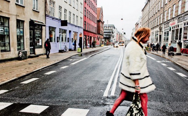 Địa ngục buôn nô lệ tình dục ở châu Âu: Câu chuyện đau thương của những người sống sót - Ảnh 2.