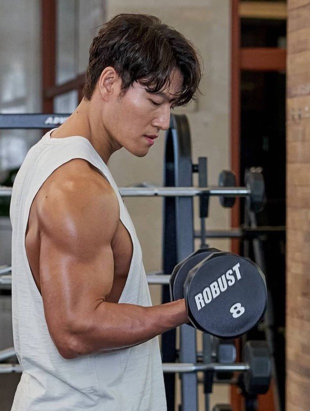 Căng đét: Kim Jong Kook đến thẳng bệnh viện, công bố kết quả xét nghiệm cơ bắp vì bị HLV người Canada cáo buộc dùng thuốc tăng cơ - Ảnh 8. Căng đét: Kim Jong Kook đến thẳng bệnh viện, công bố kết quả xét nghiệm cơ bắp vì bị HLV người Canada cáo buộc dùng thuốc tăng cơ - Ảnh 8.