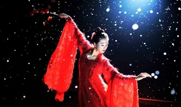 Cảnh tuyết rơi kinh điển nhất phim Hoa - Hàn: Màn âu yếm của Son Ye Jin - Hyun Bin có đánh bại vụ nhảy lầu chấn động Châu Sinh Như Cố? - Ảnh 9.