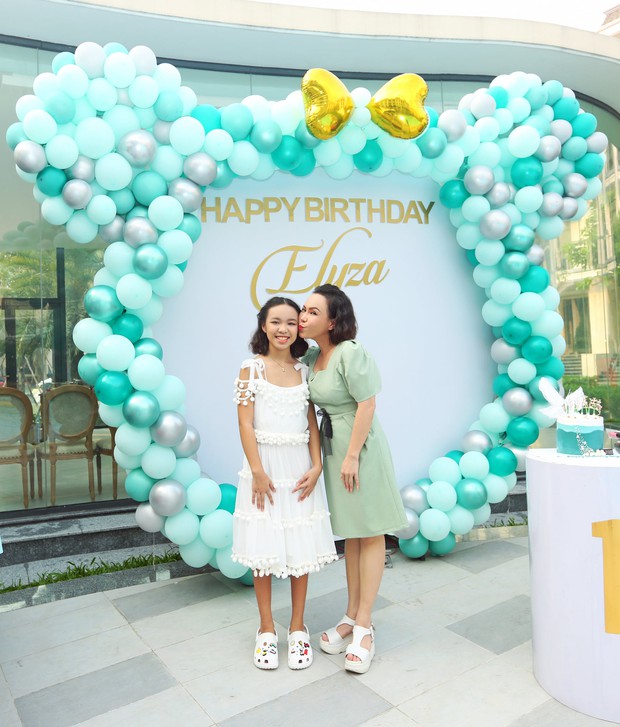 Sinh nhật 12 tuổi của ái nữ nhà Việt Hương: Tổ chức ở hồ bơi chanh sả, chiều cao và nhan sắc thiên kim chiếm spotlight! - Ảnh 4. Sinh nhật 12 tuổi của ái nữ nhà Việt Hương: Tổ chức ở hồ bơi chanh sả, chiều cao và nhan sắc thiên kim chiếm spotlight! - Ảnh 4.