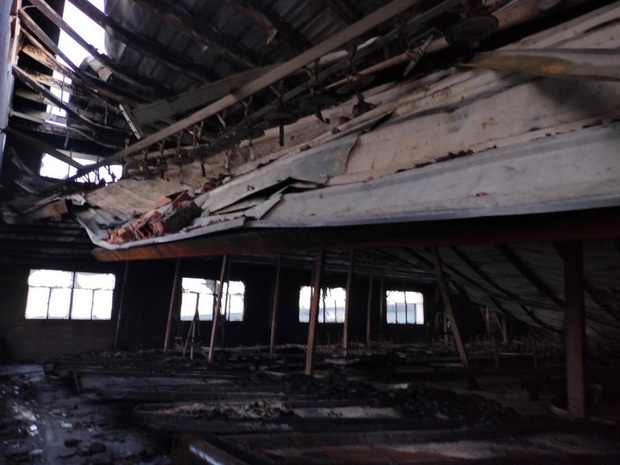 Công ty gỗ rộng 10.000m2 ở Bình Dương chìm trong biển lửa, 3 người bị bỏng nặng - Ảnh 2. Công ty gỗ rộng 10.000m2 ở Bình Dương chìm trong biển lửa, 3 người bị bỏng nặng - Ảnh 2.