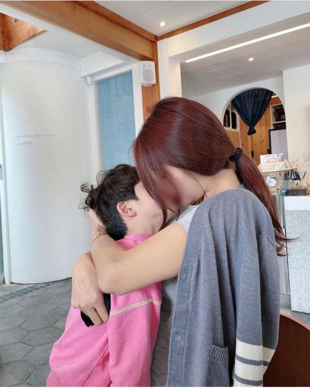 Hot mom sexy nhất xứ Hàn khoe hình tắm nude, hôn môi với con trai khiến cộng đồng mạng nổ ra tranh cãi - Ảnh 5.
