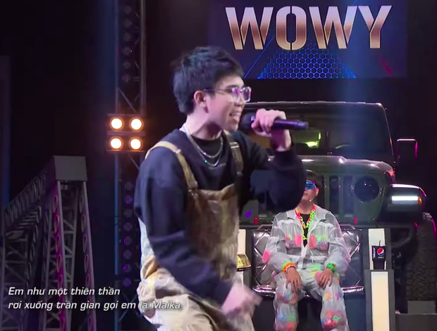 Thí sinh gây tranh cãi nhất Rap Việt: Bị tố đạo lời tlinh, HIEUTHUHAI, concept MV cũng vay mượn Billie Eilish - Ảnh 1. Thí sinh gây tranh cãi nhất Rap Việt: Bị tố đạo lời tlinh, HIEUTHUHAI, concept MV cũng vay mượn Billie Eilish - Ảnh 1.