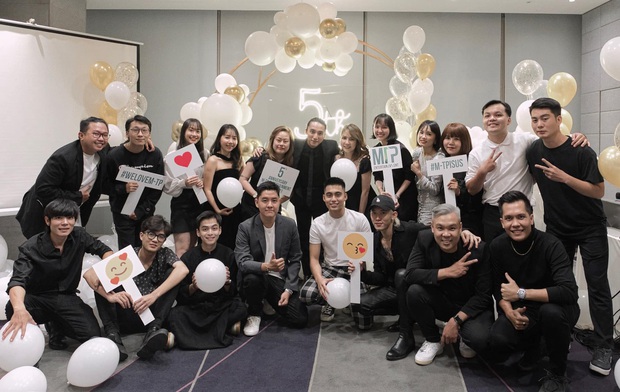 Ảnh SIÊU HOT: Hải Tú đã chính thức comeback MXH, đứng chung khung hình với Sơn Tùng! - Ảnh 1. Ảnh SIÊU HOT: Hải Tú đã chính thức comeback MXH, đứng chung khung hình với Sơn Tùng! - Ảnh 1.