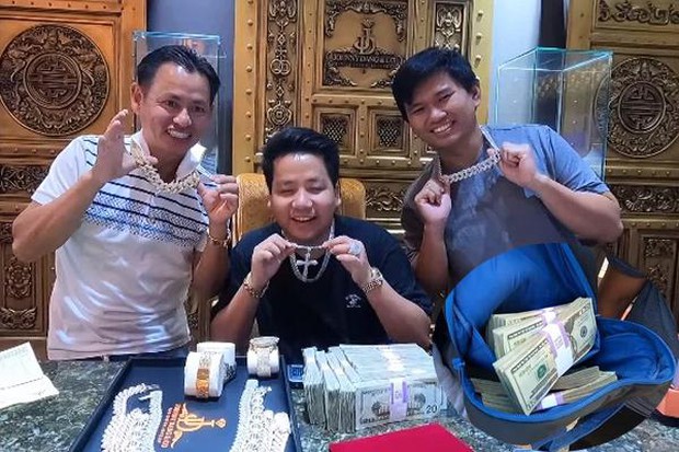 Đây là thái độ của người được Johnny Đặng khẳng định là nhân chứng trong vụ “ăn cháo đá bát” 30 tỷ với Khoa Pug - Ảnh 3. Đây là thái độ của người được Johnny Đặng khẳng định là nhân chứng trong vụ “ăn cháo đá bát” 30 tỷ với Khoa Pug - Ảnh 3.
