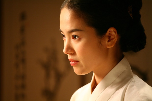 Xem xong 3 phim này hết dám nói Song Hye Kyo một màu: Làm kỹ nữ còn chưa sốc bằng loạt cảnh nóng bị cấm chiếu - Ảnh 2.