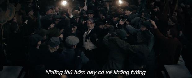 Fantastic Beasts 3 tung teaser nóng làm fan Harry Potter phát cuồng: Tài tử Hannibal xuất hiện 1s đã được khen vượt mặt Johnny Depp! - Ảnh 3.