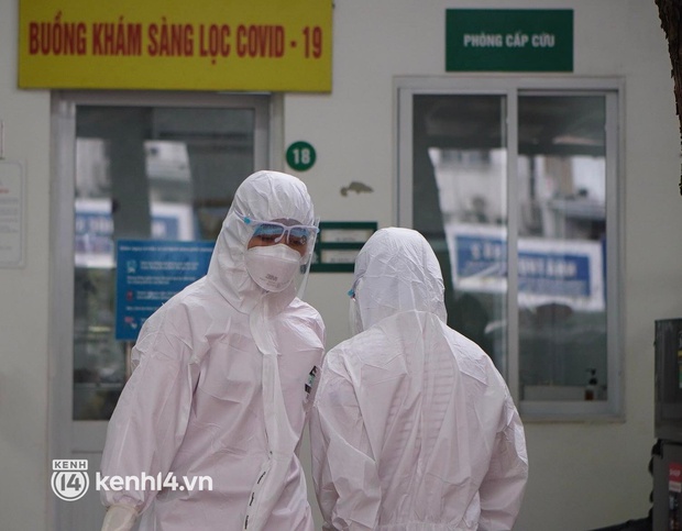 Hà Nội: Hơn 7.500 F0 đang điều trị, tăng cường ứng phó biến chủng Omicron - Ảnh 1.