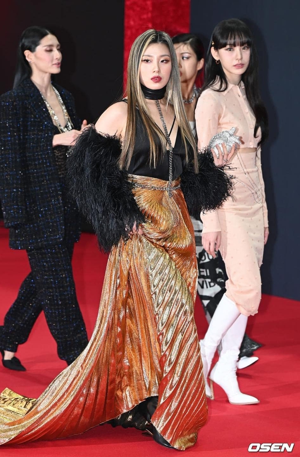 Siêu thảm đỏ MAMA 2021: 2 mỹ nhân SNSD và nữ hoàng Lee Hyori hở bạo liệt, 1 mỹ nhân vòng 1 chực trào át bạn gái Lee Kwang Soo và dàn idol - Ảnh 24. Siêu thảm đỏ MAMA 2021: 2 mỹ nhân SNSD và nữ hoàng Lee Hyori hở bạo liệt, 1 mỹ nhân vòng 1 chực trào át bạn gái Lee Kwang Soo và dàn idol - Ảnh 24.