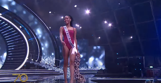 Cập nhật Bán kết Miss Universe 2021: Kim Duyên bước vào phần thi bikini, tự tin catwalk khoe body cực chặt chém - Ảnh 3.