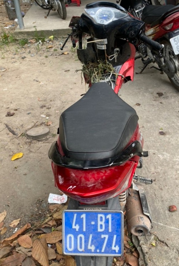 TP.HCM: Nam nhân viên ngân hàng lái ô tô tông xe máy cảnh sát, kéo lê 2km - Ảnh 3.
