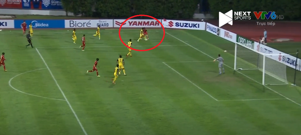 HLV Park Hang-seo đổi bài cực hiểm, Quang Hải-Công Phượng thi nhau xé lưới Malaysia - Ảnh 1. HLV Park Hang-seo đổi bài cực hiểm, Quang Hải-Công Phượng thi nhau xé lưới Malaysia - Ảnh 1.