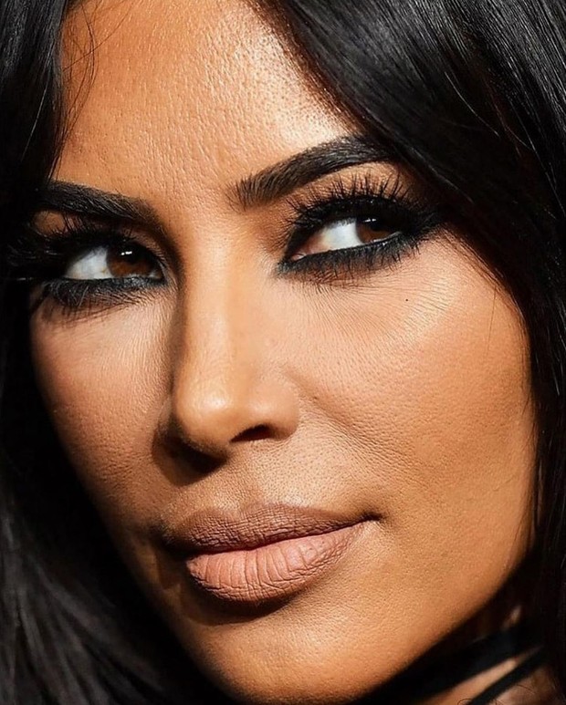 Hung thần ảnh cận mặt tố visual thật dàn sao: Làn da nhăn của Kim Kardashian chưa gây hoảng bằng cô em Kendall Jenner! - Ảnh 2.