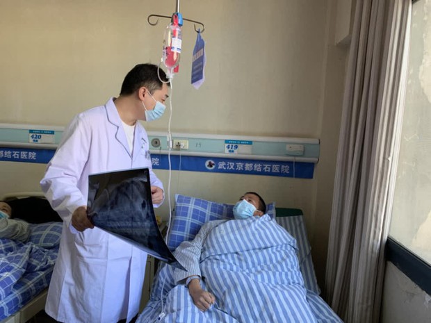 Cả nhà 5 người đều bị sỏi thận, hóa ra không phải di truyền mà chỉ vì thường xuyên ăn 1 loại thực phẩm gia đình nào cũng thích - Ảnh 1. Cả nhà 5 người đều bị sỏi thận, hóa ra không phải di truyền mà chỉ vì thường xuyên ăn 1 loại thực phẩm gia đình nào cũng thích - Ảnh 1.