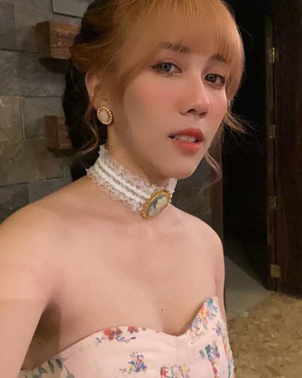 Tỉ năm mới thấy Hậu Hoàng mặc cúp ngực, makeup lồng lộn: Cũng xinh mà sao vẫn... sai? - Ảnh 3. Tỉ năm mới thấy Hậu Hoàng mặc cúp ngực, makeup lồng lộn: Cũng xinh mà sao vẫn... sai? - Ảnh 3.