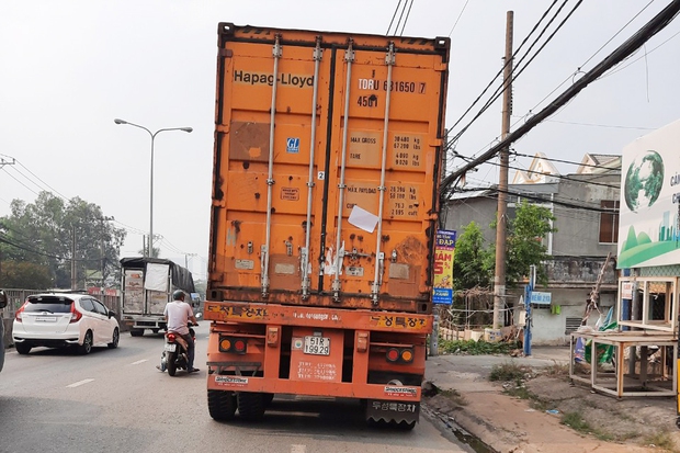 TP.HCM: Va chạm với xe tải, cô gái 16 tuổi bị xe container cán tử vong thương tâm - Ảnh 2.