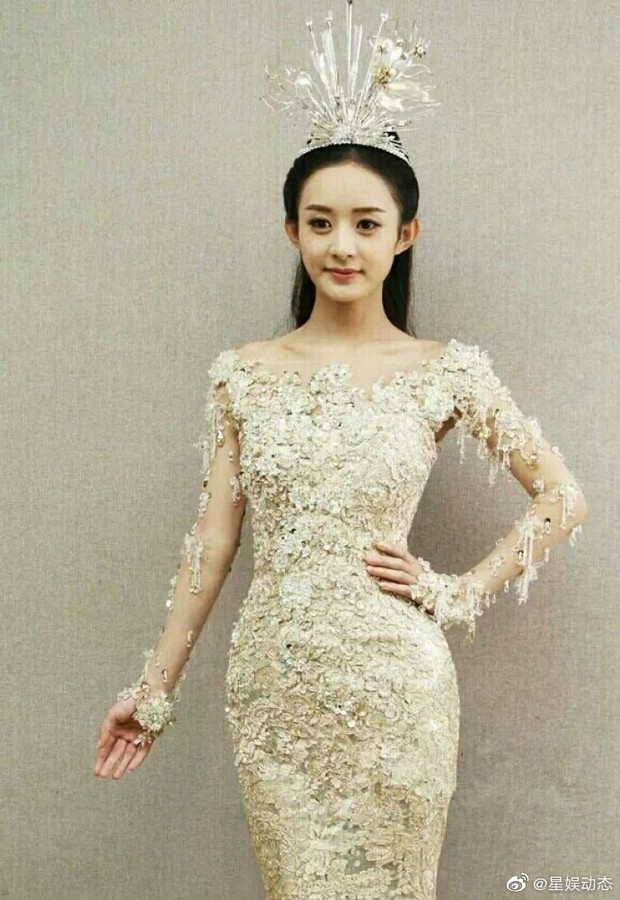 7 năm trước Triệu Lệ Dĩnh bùng nổ visual khi thành Nữ thần Kim Ưng: Body gợi cảm từng milimet, khí chất lên hương ngút ngàn - Ảnh 3. 7 năm trước Triệu Lệ Dĩnh bùng nổ visual khi thành Nữ thần Kim Ưng: Body gợi cảm từng milimet, khí chất lên hương ngút ngàn - Ảnh 3.
