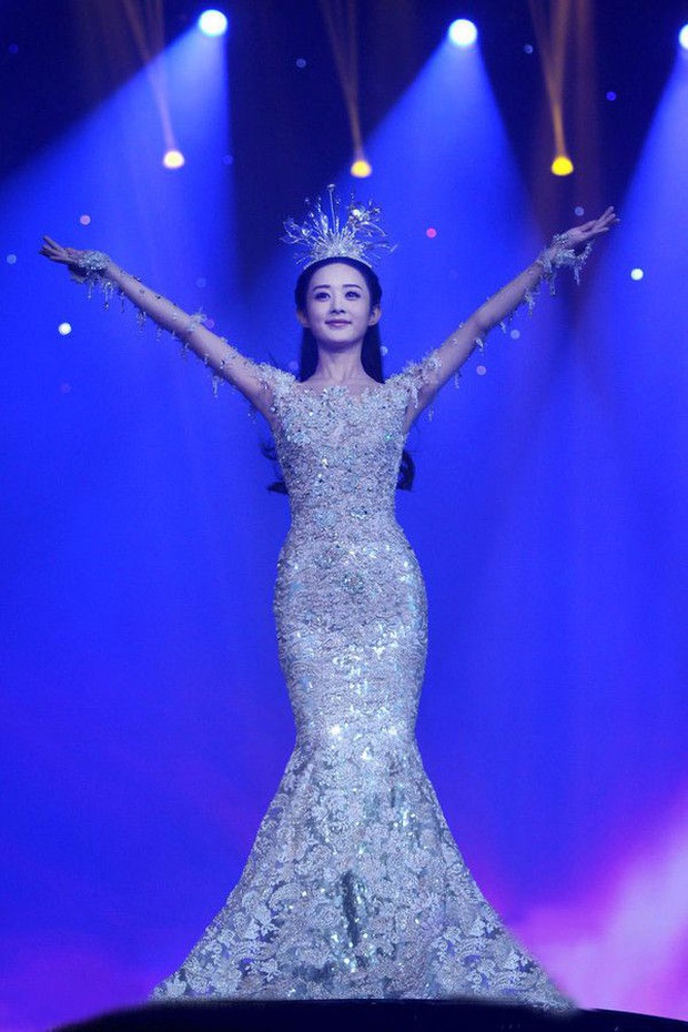 7 năm trước Triệu Lệ Dĩnh bùng nổ visual khi thành Nữ thần Kim Ưng: Body gợi cảm từng milimet, khí chất lên hương ngút ngàn - Ảnh 5. 7 năm trước Triệu Lệ Dĩnh bùng nổ visual khi thành Nữ thần Kim Ưng: Body gợi cảm từng milimet, khí chất lên hương ngút ngàn - Ảnh 5.