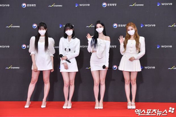 Thảm đỏ KBS Gayo Daechukje: Seolhyun lộng lẫy như búp bê dẫn đầu bộ 3 MC cực phẩm, Joy khoe vòng 1 nảy nở át cả nữ thần Irene (Red Velvet) và dàn sao - Ảnh 9.