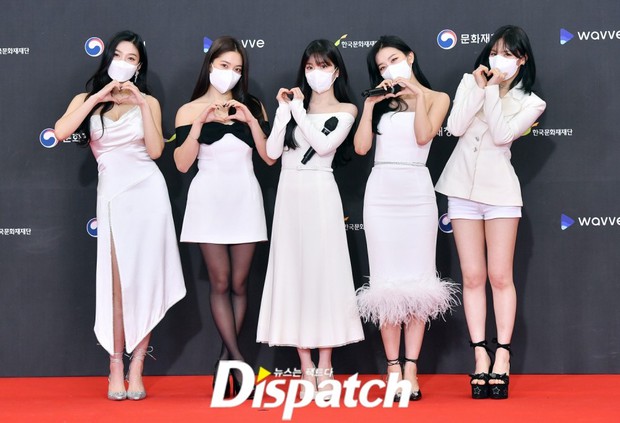 Thảm đỏ KBS Gayo Daechukje: Seolhyun lộng lẫy như búp bê dẫn đầu bộ 3 MC cực phẩm, Joy khoe vòng 1 nảy nở át cả nữ thần Irene (Red Velvet) và dàn sao - Ảnh 4. Thảm đỏ KBS Gayo Daechukje: Seolhyun lộng lẫy như búp bê dẫn đầu bộ 3 MC cực phẩm, Joy khoe vòng 1 nảy nở át cả nữ thần Irene (Red Velvet) và dàn sao - Ảnh 4.