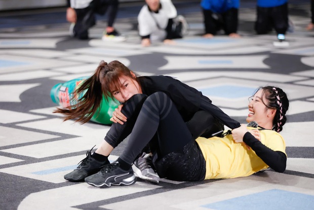 Lan Ngọc bất ngờ túm tóc, la mắng Thuý Ngân tại Running Man Việt, chuyện gì đây? - Ảnh 3. Lan Ngọc bất ngờ túm tóc, la mắng Thuý Ngân tại Running Man Việt, chuyện gì đây? - Ảnh 3.
