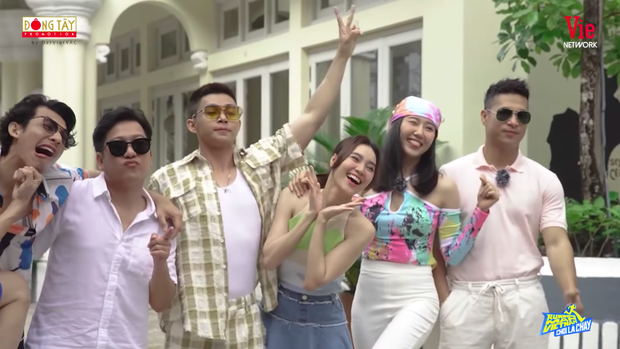 Được yêu cầu đứng sát Thúy Ngân, Trương Thế Vinh có hành động khiến bóng hồng Running Man đỏ mặt - Ảnh 5. Được yêu cầu đứng sát Thúy Ngân, Trương Thế Vinh có hành động khiến bóng hồng Running Man đỏ mặt - Ảnh 5.