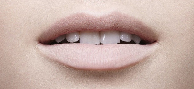 Người có gan xấu thường có 4 biểu hiện trên môi, mong rằng bạn không gặp điều nào - Ảnh 1.