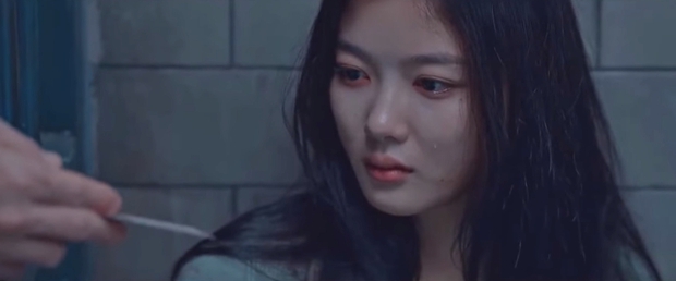 Kim Yoo Jung bất ngờ làm cameo ở phim của Kim Soo Hyun, diễn xuất đỉnh cao, ánh mắt cực ám ảnh - Ảnh 3.