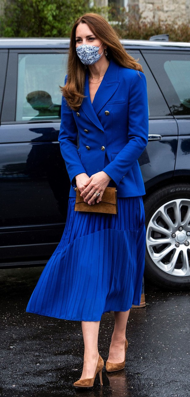 Nhìn hành trình thời trang 2021 của Kate Middleton mới thấy Meghan Markle chắc chắn không có cửa! - Ảnh 7. Nhìn hành trình thời trang 2021 của Kate Middleton mới thấy Meghan Markle chắc chắn không có cửa! - Ảnh 7.