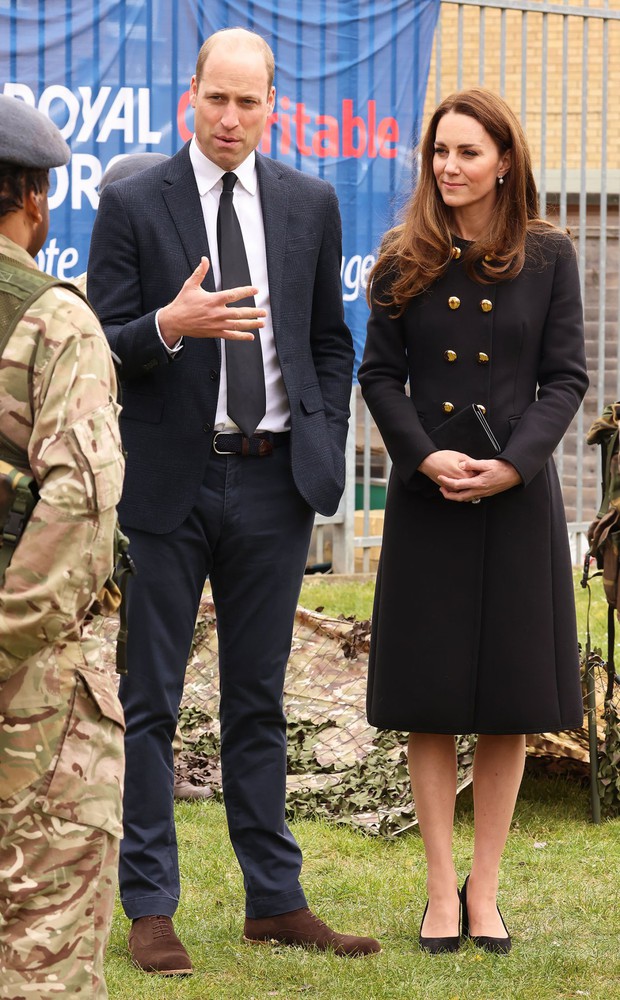 Nhìn hành trình thời trang 2021 của Kate Middleton mới thấy Meghan Markle chắc chắn không có cửa! - Ảnh 5. Nhìn hành trình thời trang 2021 của Kate Middleton mới thấy Meghan Markle chắc chắn không có cửa! - Ảnh 5.
