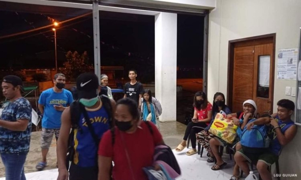Philippines đối mặt “thảm họa kép”: Siêu bão Rai và nguy cơ bùng phát Covid - Ảnh 4. Philippines đối mặt “thảm họa kép”: Siêu bão Rai và nguy cơ bùng phát Covid - Ảnh 4.