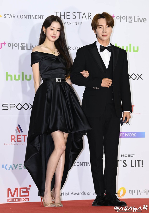 Siêu thảm đỏ AAA: “Thánh body” chực chờ át cả Han So Hee, ai dè Song Ji Hyo tóc ngắn cũn chiếm sạch spotlight bên quân đoàn sao - Ảnh 5. Siêu thảm đỏ AAA: “Thánh body” chực chờ át cả Han So Hee, ai dè Song Ji Hyo tóc ngắn cũn chiếm sạch spotlight bên quân đoàn sao - Ảnh 5.