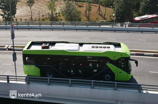 Chính thức đưa vào mạng lưới hệ thống xe buýt điện đầu tiên của Việt Nam - Ảnh 13. Chính thức đưa vào mạng lưới hệ thống xe buýt điện đầu tiên của Việt Nam - Ảnh 13.