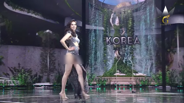 “Thót tim” sự cố Bán kết Miss Grand 2021: Mỹ nhân Hàn Quốc phơi bày gần hết vòng 3 trên sân khấu vì bộ váy quá “hiểm” - Ảnh 5.