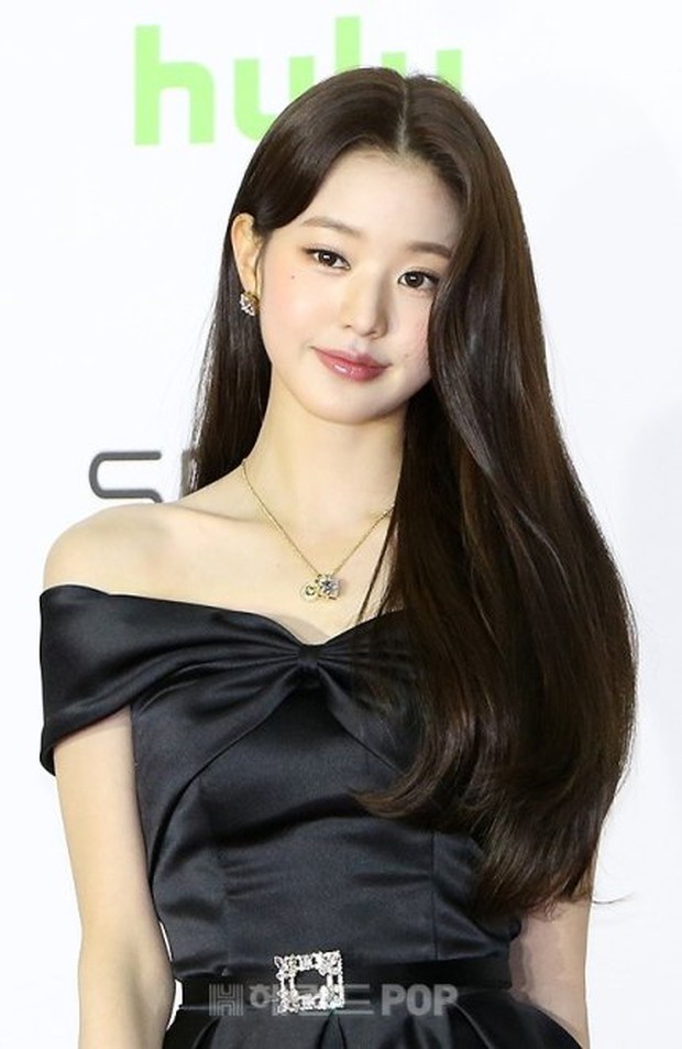 Siêu thảm đỏ AAA: “Thánh body” chực chờ át cả Han So Hee, ai dè Song Ji Hyo tóc ngắn cũn chiếm sạch spotlight bên quân đoàn sao - Ảnh 4. Siêu thảm đỏ AAA: “Thánh body” chực chờ át cả Han So Hee, ai dè Song Ji Hyo tóc ngắn cũn chiếm sạch spotlight bên quân đoàn sao - Ảnh 4.
