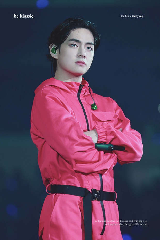 V (BTS) cosplay Squid Game nhưng lại là phiên bản con sông quê, tấu hài khiến Jungkook sai luôn vũ đạo! - Ảnh 3. V (BTS) cosplay Squid Game nhưng lại là phiên bản con sông quê, tấu hài khiến Jungkook sai luôn vũ đạo! - Ảnh 3.