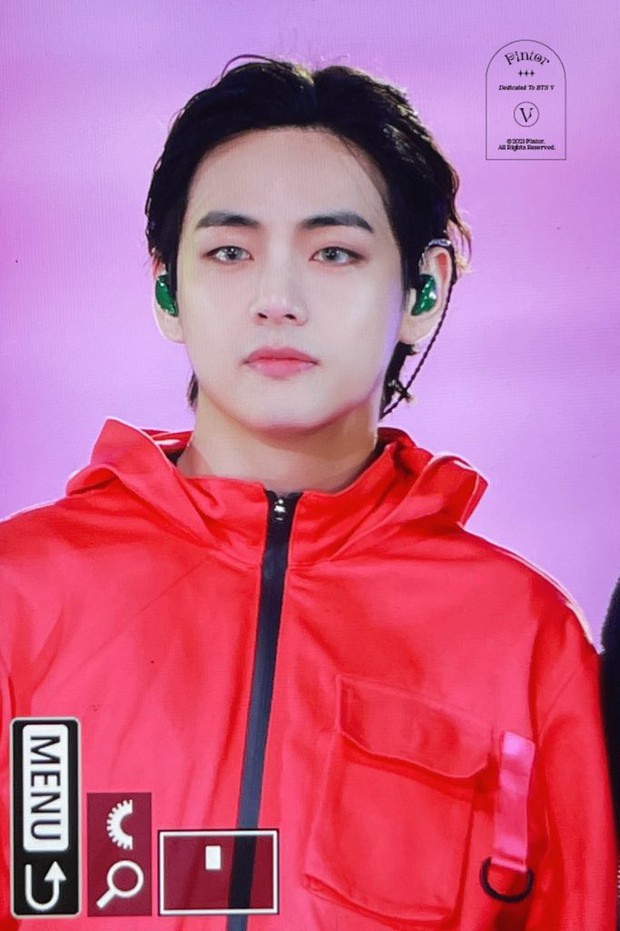 V (BTS) cosplay Squid Game nhưng lại là phiên bản con sông quê, tấu hài khiến Jungkook sai luôn vũ đạo! - Ảnh 5. V (BTS) cosplay Squid Game nhưng lại là phiên bản con sông quê, tấu hài khiến Jungkook sai luôn vũ đạo! - Ảnh 5.