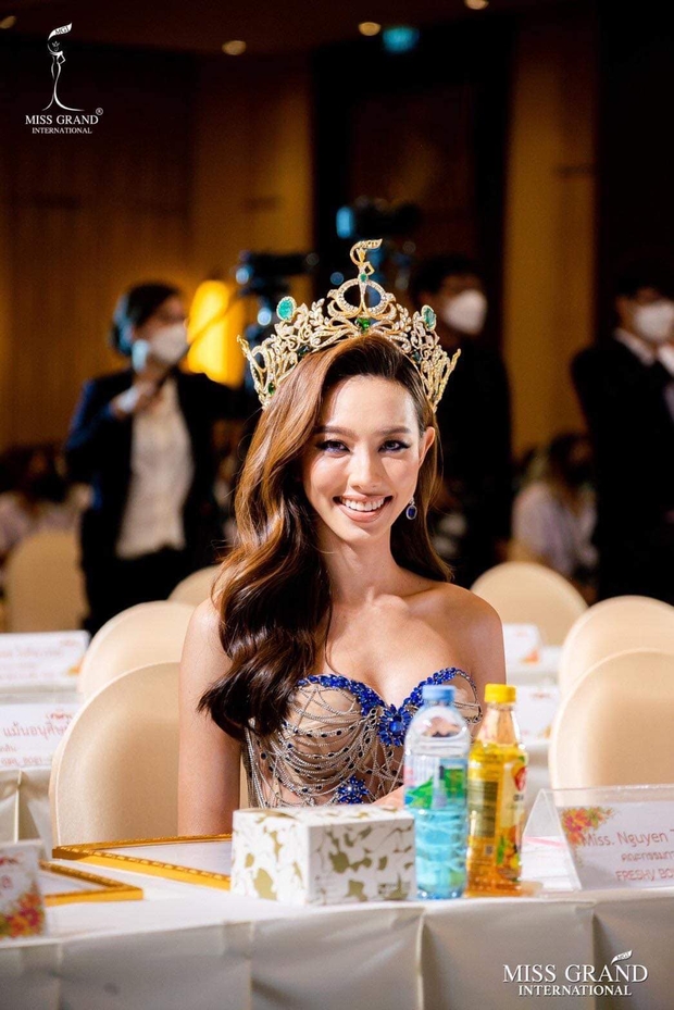 Thuỳ Tiên bị cho ra rìa khi dự sự kiện ở Thái, fan phản ứng thế nào? - Ảnh 6. Thuỳ Tiên bị cho ra rìa khi dự sự kiện ở Thái, fan phản ứng thế nào? - Ảnh 6.