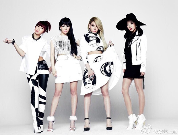 Sau 5 năm, cuối cùng fan cũng biết rõ nguyên nhân vì sao BLACKPINK phải hát bài cũ của đàn chị 2NE1! - Ảnh 2. Sau 5 năm, cuối cùng fan cũng biết rõ nguyên nhân vì sao BLACKPINK phải hát bài cũ của đàn chị 2NE1! - Ảnh 2.