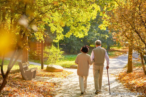 Đi bộ là liều thuốc tốt nhất để tăng tuổi thọ: Mỗi ngày kiên trì đi bộ 7000 bước, một thời gian sau cơ thể sẽ đón nhận 6 sự thay đổi ngoạn mục - Ảnh 1.