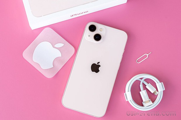 Xuất hiện bản concept iPhone 14 màu tím, 4 camera nhưng bị chê tơi tả, có tiền cũng không mua. Tại sao? - Ảnh 1.