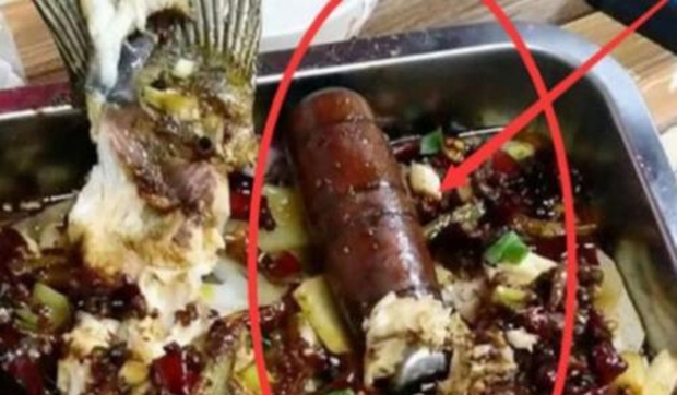 Phát hiện con dao phay to đùng trong đĩa thức ăn, thực khách phát nản khi nhận được lời giải thích chày cối từ nhà hàng - Ảnh 1. Phát hiện con dao phay to đùng trong đĩa thức ăn, thực khách phát nản khi nhận được lời giải thích chày cối từ nhà hàng - Ảnh 1.