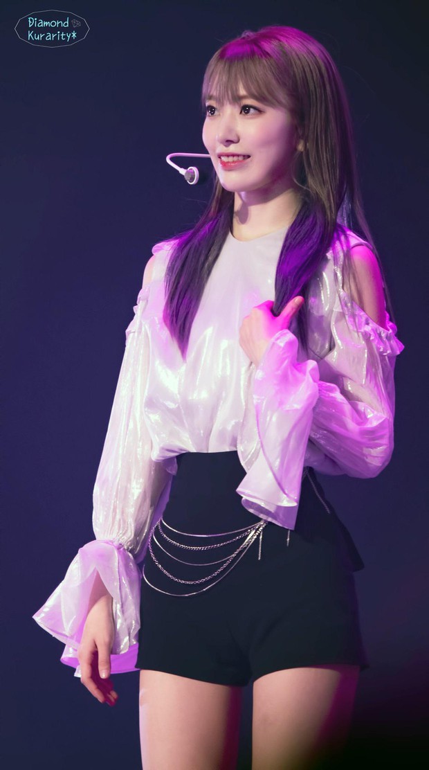 Jang Wonyoung lại bị mỉa mai Miss Thái Độ, EQ thấp: Nhìn sang Sakura đúng là một trời một vực? - Ảnh 8. Jang Wonyoung lại bị mỉa mai Miss Thái Độ, EQ thấp: Nhìn sang Sakura đúng là một trời một vực? - Ảnh 8.