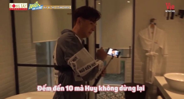 Ngô Kiến Huy chơi ăn gian nhưng bị ánh mắt diều hâu của Karik bắt gặp và cái kết! - Ảnh 4. Ngô Kiến Huy chơi ăn gian nhưng bị ánh mắt diều hâu của Karik bắt gặp và cái kết! - Ảnh 4.